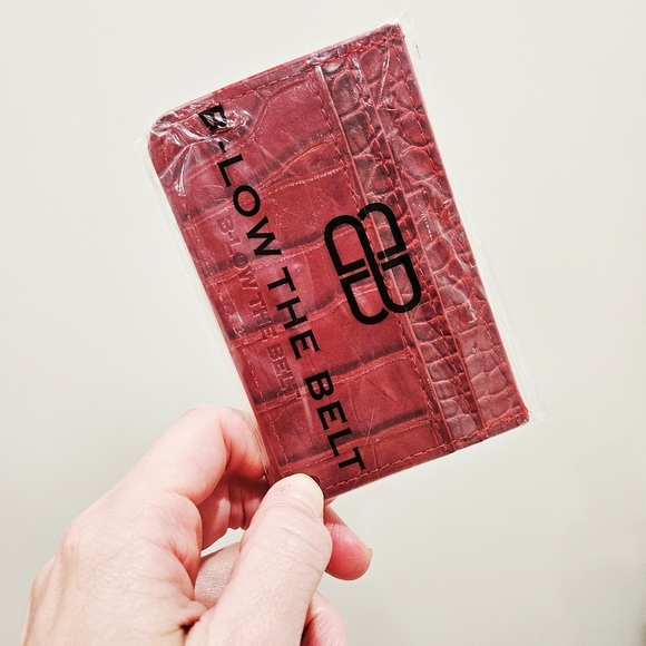 5/$30 💥 B-low The Belt Croc Card Case Red - New in Package!! - Picture 5 of 5